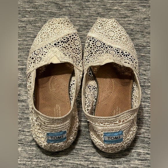 Toms Shoes - Tom’s Ladies Slip On Lace Shoes Size 10